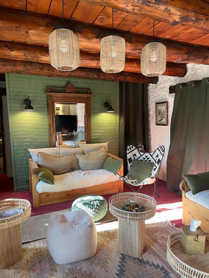 Le Prieure Hotel Uvernet-Fours Eksteriør billede
